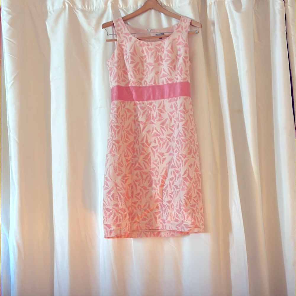 Ann Taylor (Size 6Petite) Pink & Cream Brocade Knee-Length Dress, w/ Pink Belt